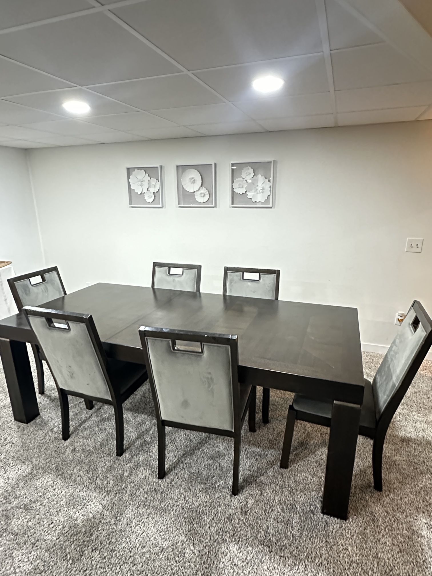 Dining Set!Table and 6 Chairs!