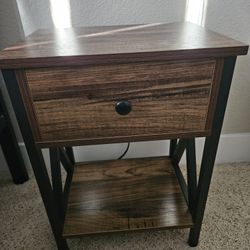 2 × Nightstands/ Side Tables