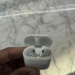 AirPods
