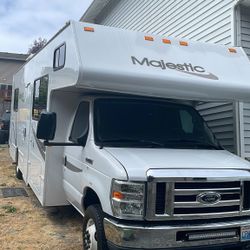 Class C motorhome Ford Super Duty V10 engine 30 feet long Complete