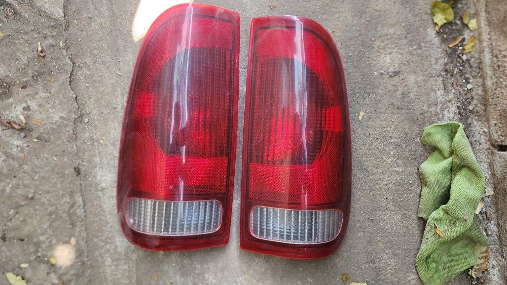 2002 Ford F-250 Super Duty Taillights