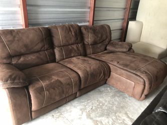 Sectional w recliner and chaise