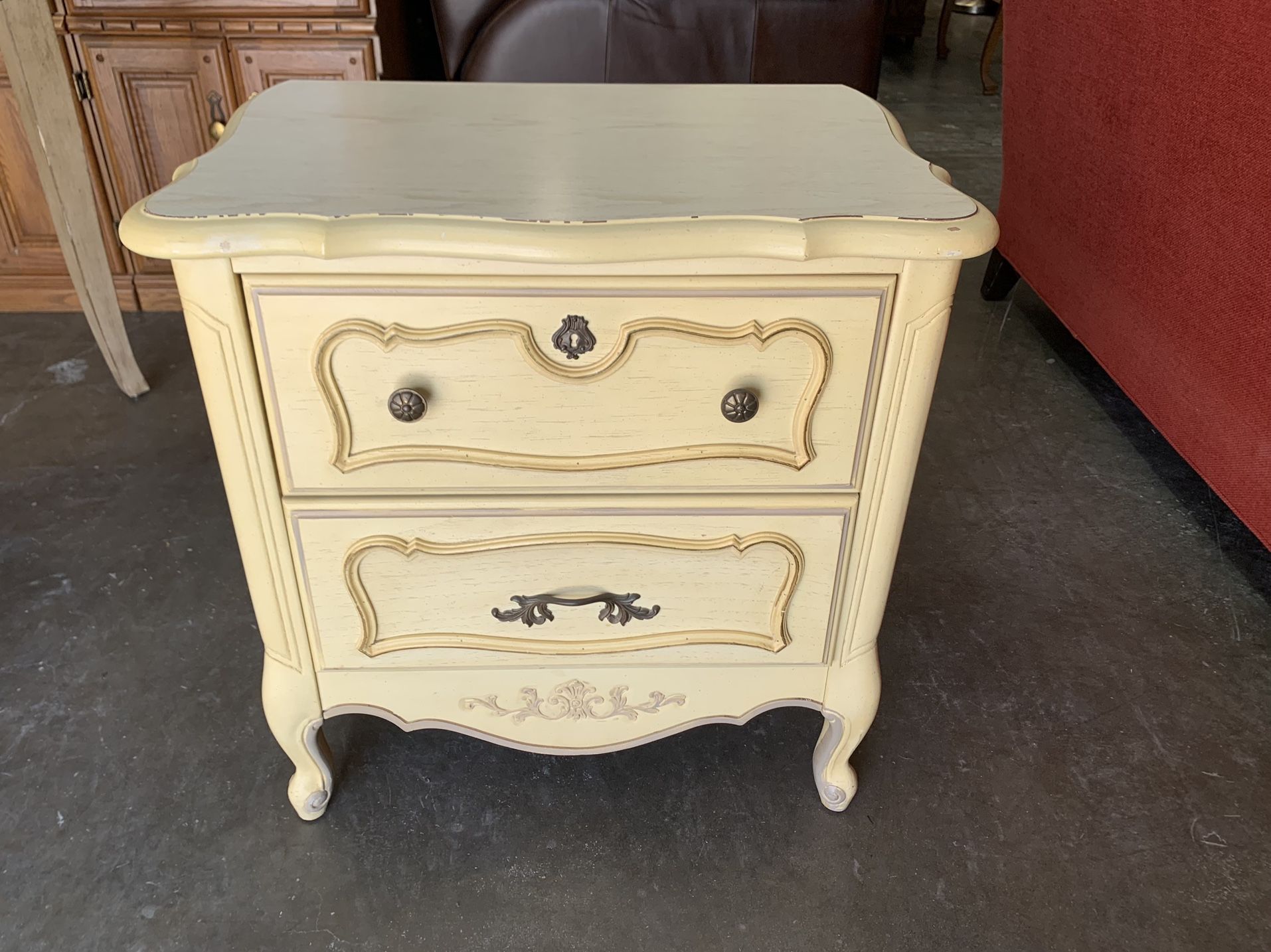 Stanley Furniture Vintage French Provincial 2 Drawer Chest/Nightstand Ivory Good Condition