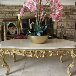 Very beautiful gorgeous Victorian coffee table