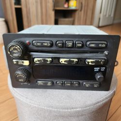GMC ENVOY/ CHEVY TRAILBLAZER RADIO