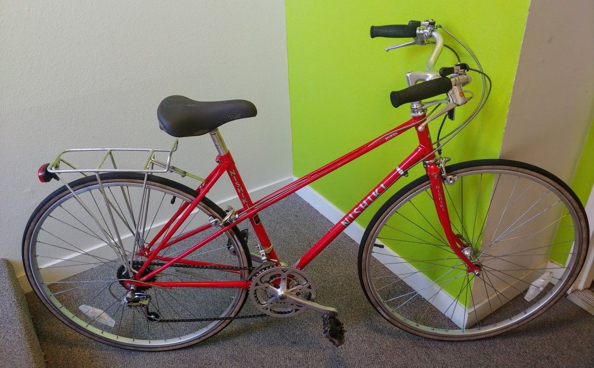 Beautiful 18-Speed Road Bike--4'08 - 5'06--Smooth !! - (Capitol Hill