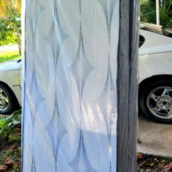 NEW TWIN-SIZE MATTRESS AND BOX SPRING - 2PC