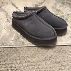 Uggs Tasman Platforms Size 10
