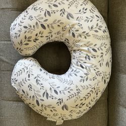 Frida Mom Breastfeeding Pillow for Sale in San Diego, CA - OfferUp