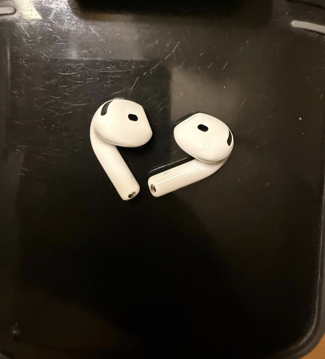 Apple AirPods 4th Generation ( No Case ) Work Perfectly In Very Good Conditions $90