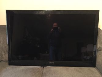 Samsung 52” TV and Apple TV 2nd gen. Bonus