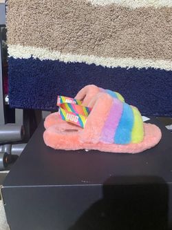 Ugg slipper - Big kids size 5