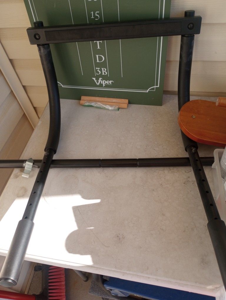 Pull Up Bar