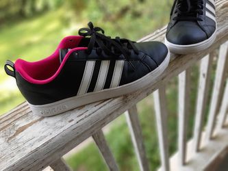 Adidas🔥🔥🔥 women size 9 💥$50 obo💥