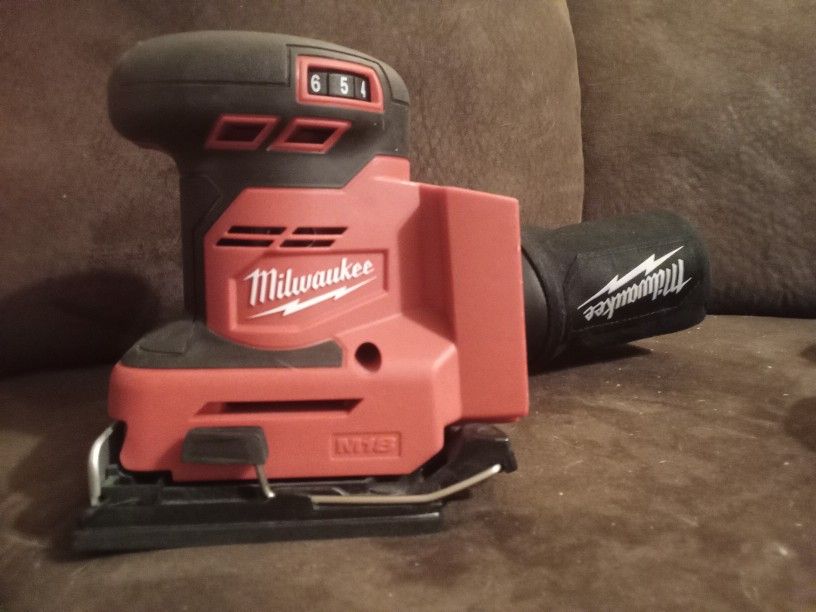 Milwaukee Palm Sander