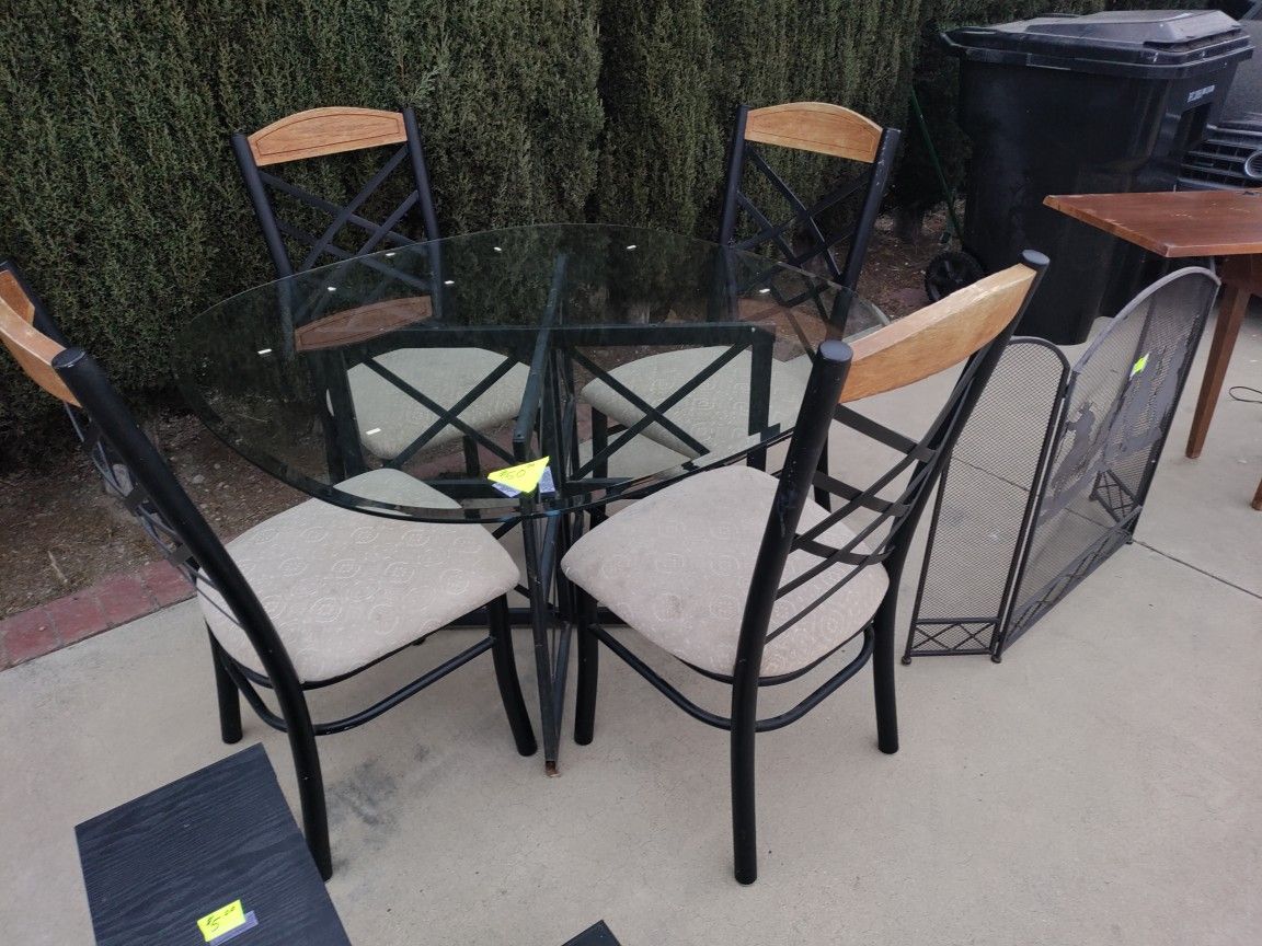 Dining Glass Table 4 Chairs Excellent Condition
