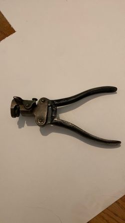 VINTAGE SAW CROSSCUT SAW TOOTH SETTING