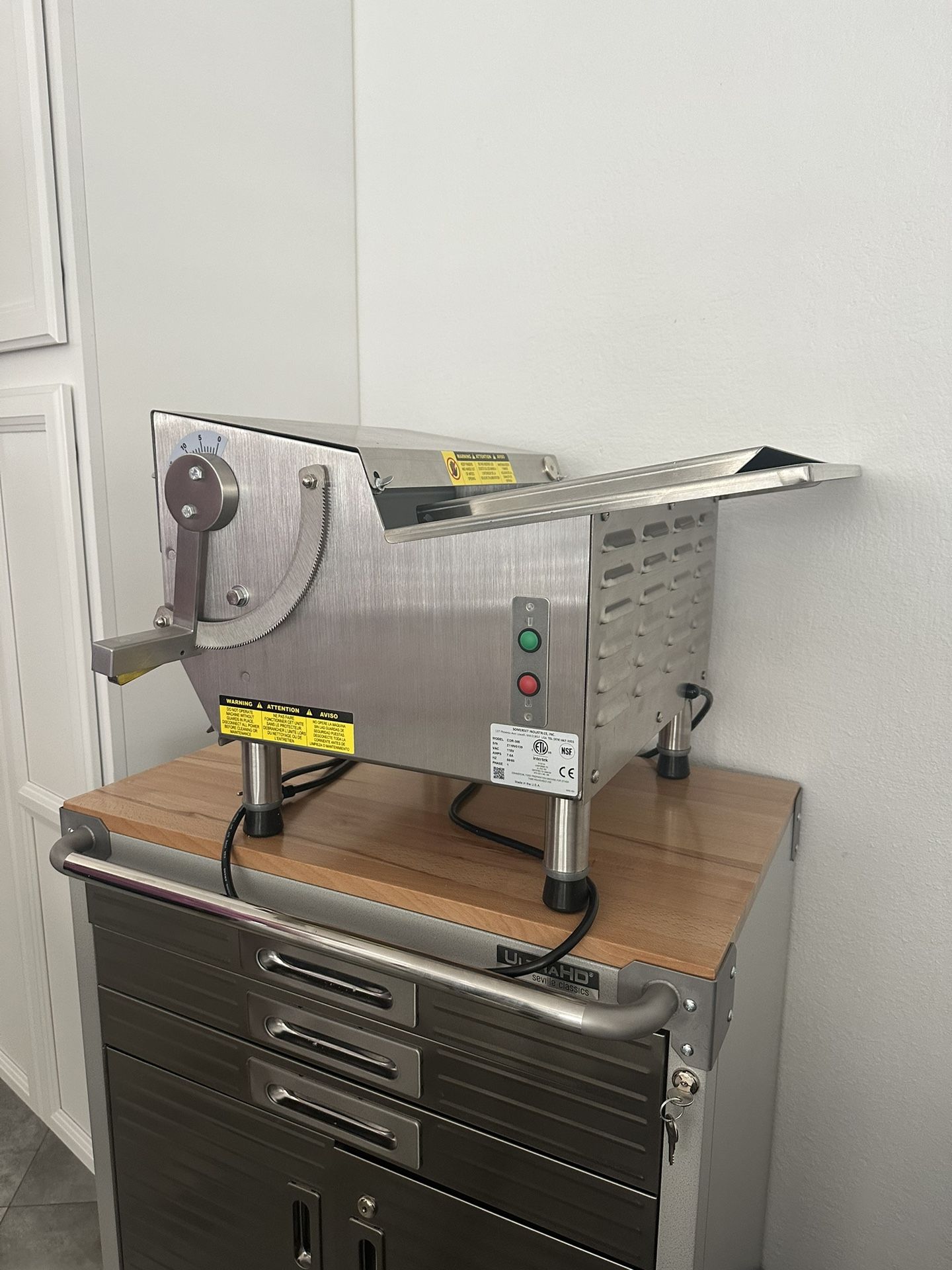 DOUGH SHEETER AND FONDANT