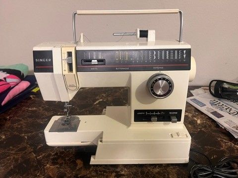 SINGER 6234 SEWING MACHINE [pre-owned]