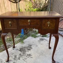 ANTIQUE WOODEN BAKER FURNITURE TABLE