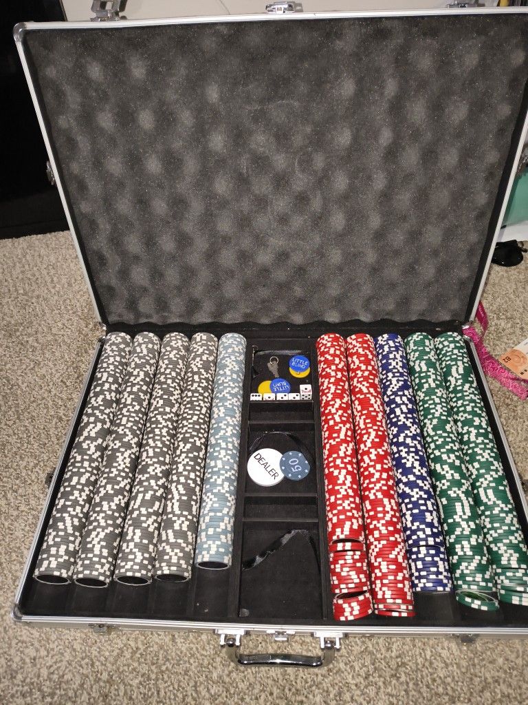 Nice Poker Chip Set