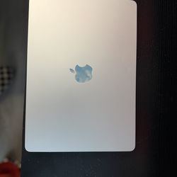 MacBook Air M2 256GB Silver - 98% Battery - Like New - OBO