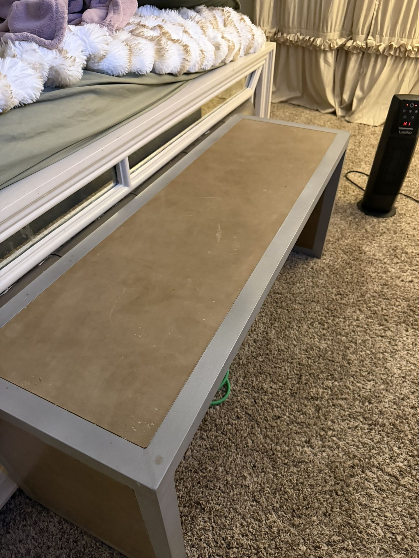 **** ONLY $80 ***** 2 Tone Table