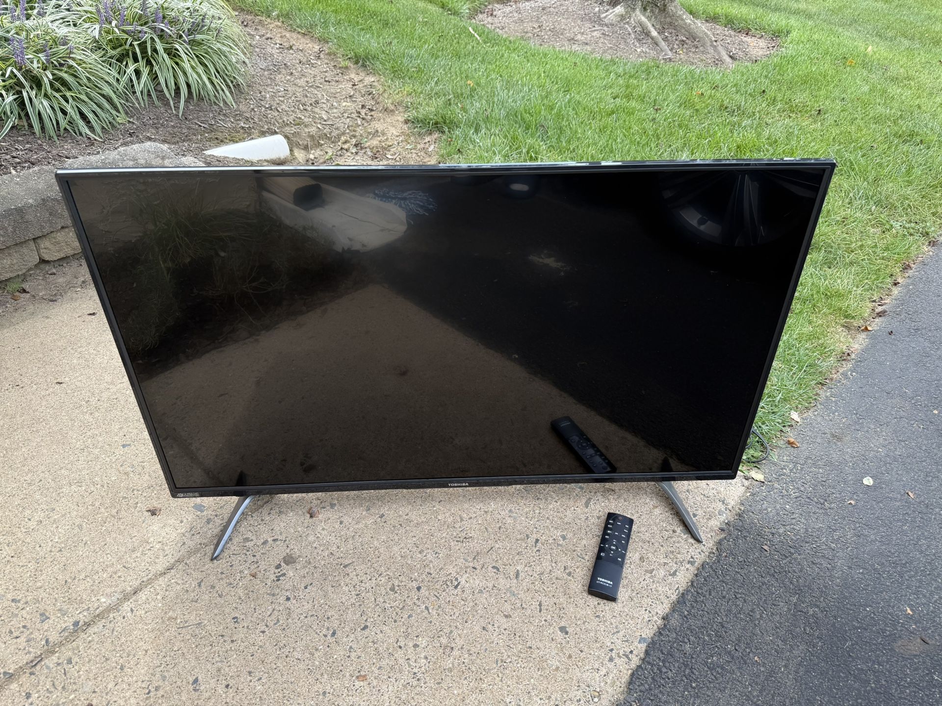 Toshiba 43” LCD Ultra HD TV With Remote Excellent Condition