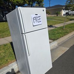 Free Fridge - Works