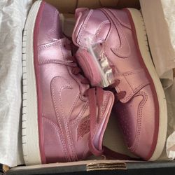 $80 Jordan 1 Mid SE Pink Shoes Size 2Y Brand New in Box 