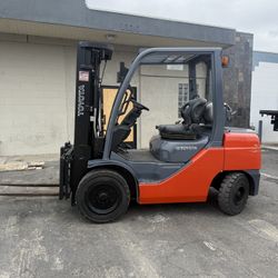 2018 Toyota Forklift 8FGU30 Pneumatic Tires