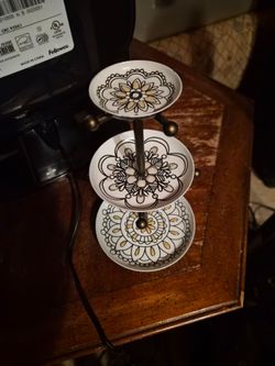 3-tiered jewelry stand