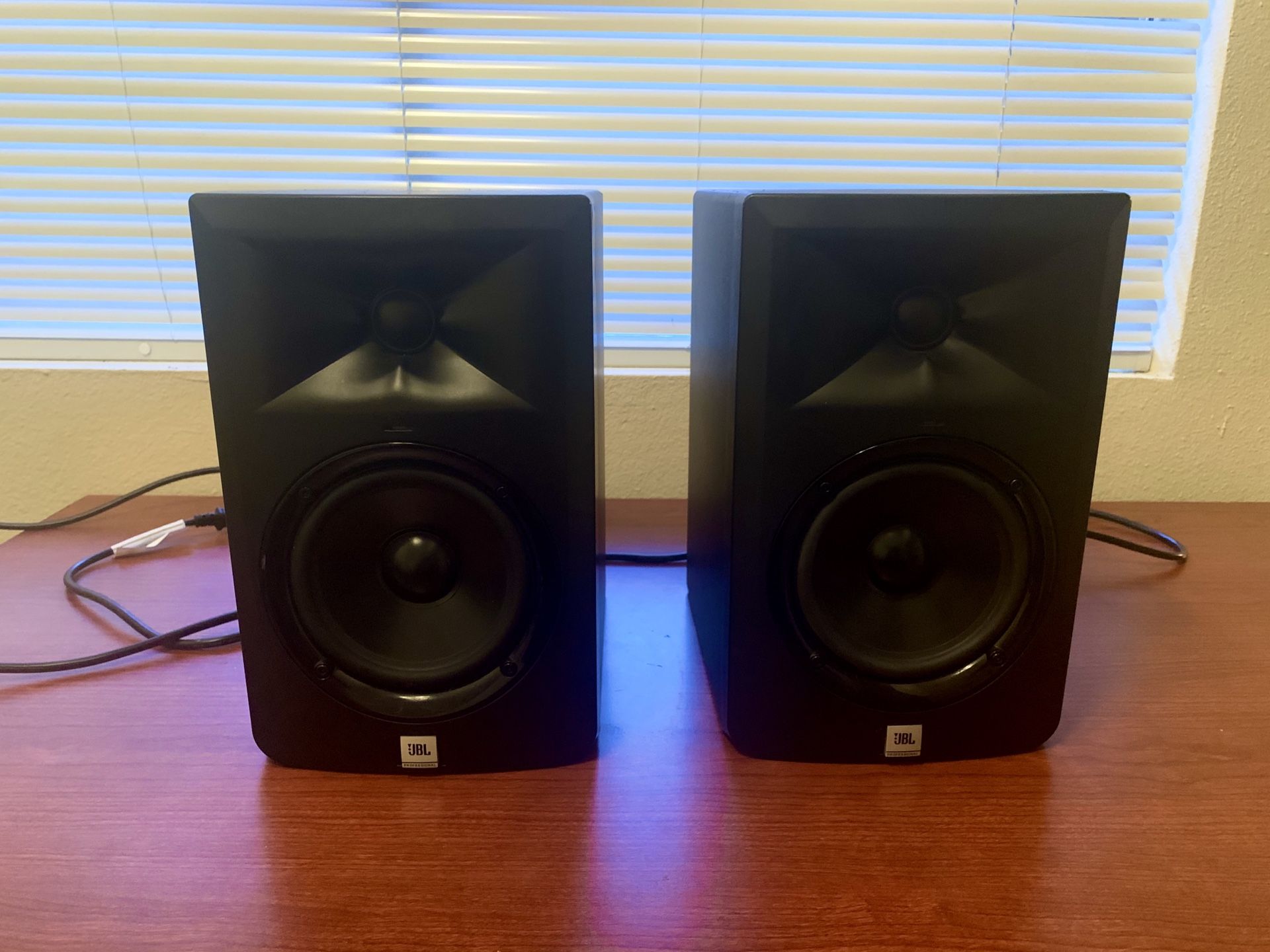 JBL LSR305 (Pair)