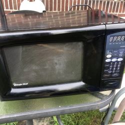 Very Good Condition Magic Chef Microwave 