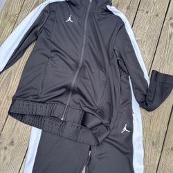 Black and white Jordan track suit