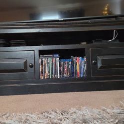 TV STAND/ ENTERTAINMENT CENTER