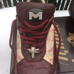 Woman's Mauri's sneakers size 9 1/2.