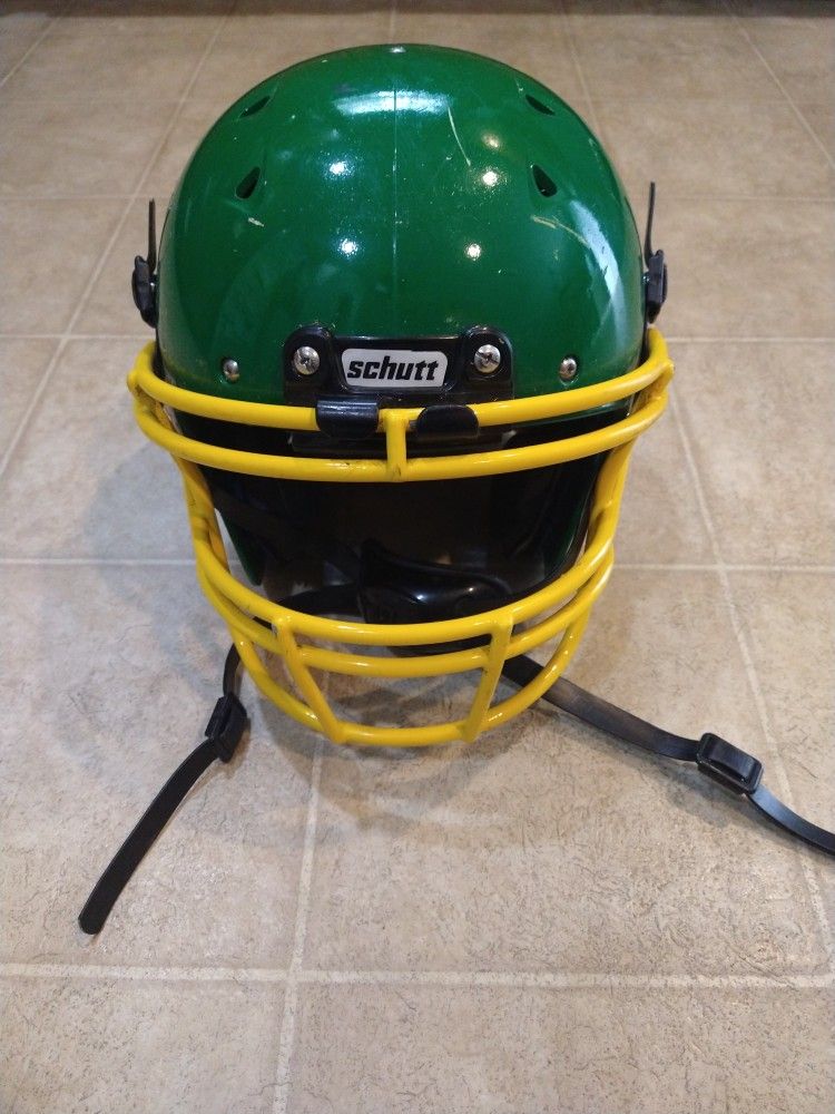 YOUTH FOOTBALL HELMET/ SIZE LARGE