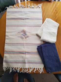 Woven Rug & 2 Sets (4) Hand Towels