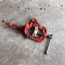 Rigid pipe holder