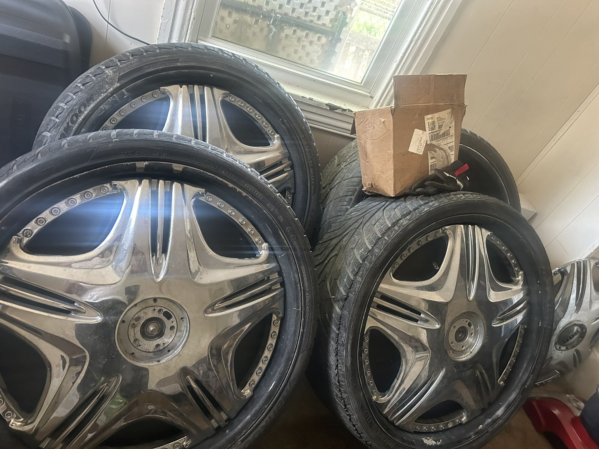 Dub Cream Floaters 26s