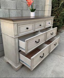 Beautiful solid wood Dresser new