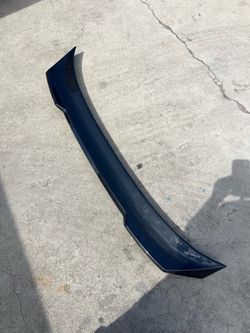 Rear trunk carbon fiber spoiler