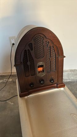 Vintage-Style Cathedral AM/FM Radio