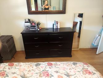 Bedroom set solid wood good condition
