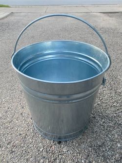 Galvanized Bucket with carry handle
