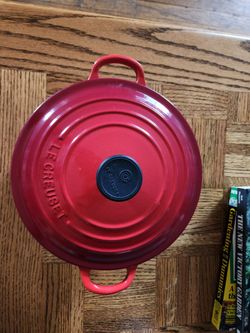 Signature Le Crueset Enameled Cast Iron 20 Round