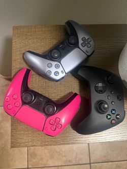 ps5 and xbox controllers