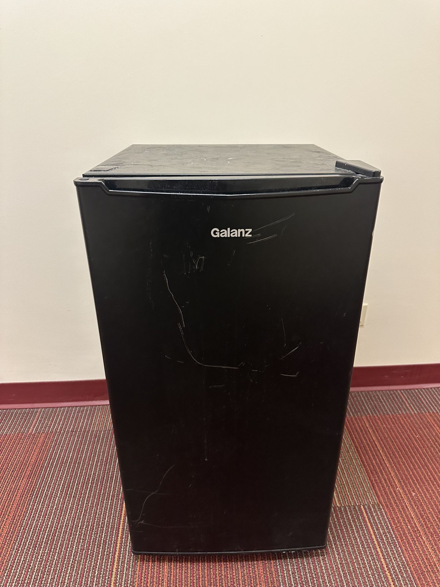 Mini refrigerator