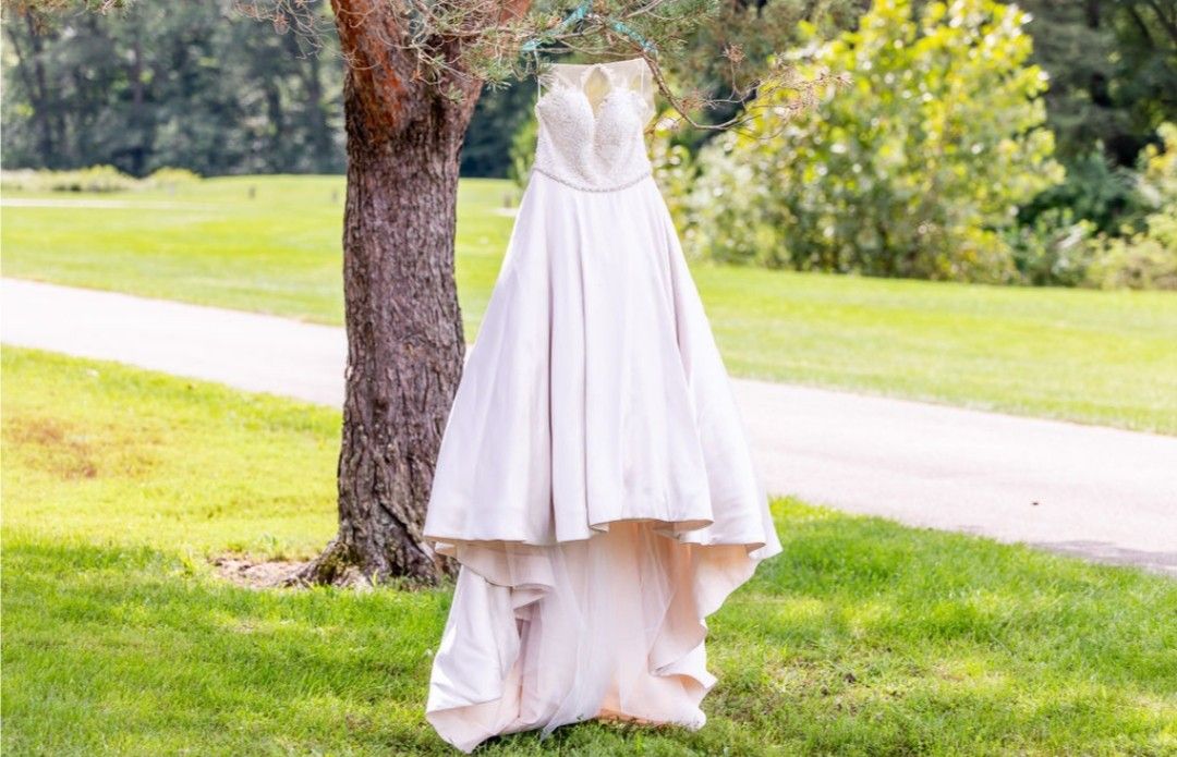 Size. 18 wedding dress *off white*